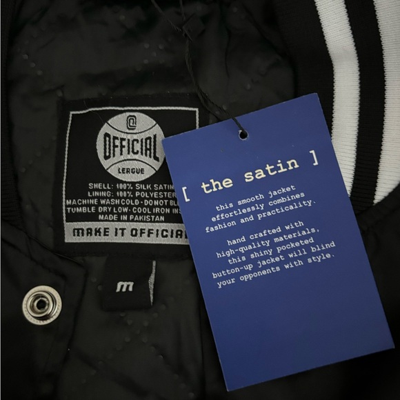 Green Day Saviors Tour 2024 Satin Bomber Jacket - Size Medium NWT - Picture 6 of 7